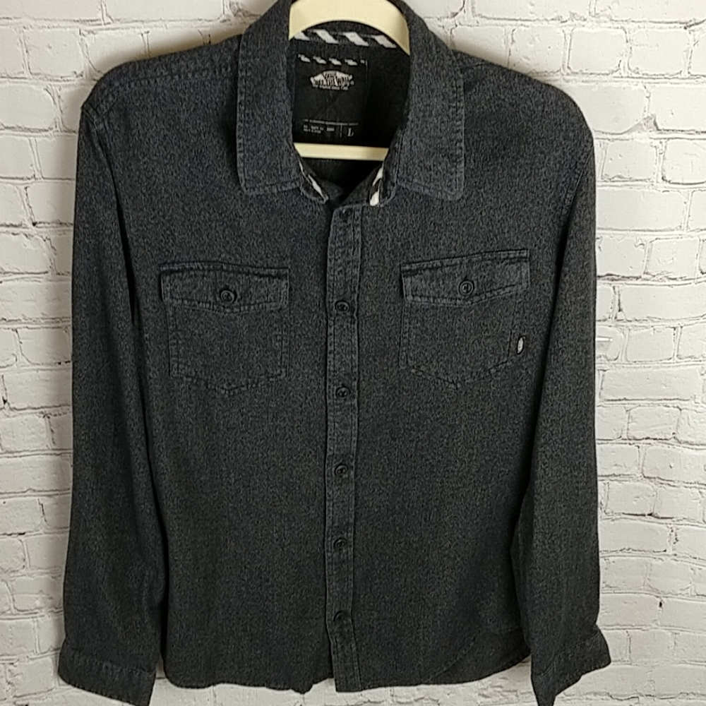 Van's Button Down Long Sleeve Shirt in Large